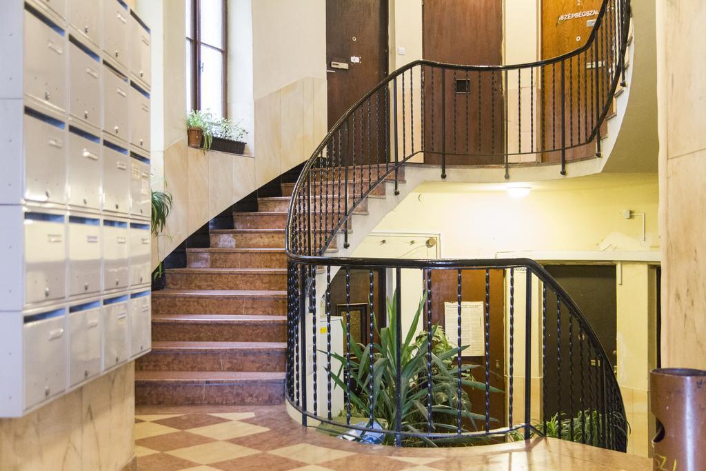 Central Danube Apartment Budapeste Exterior foto