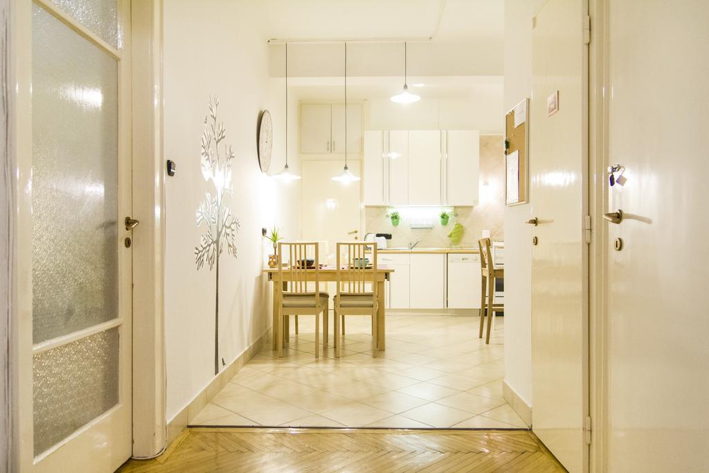 Central Danube Apartment Budapeste Exterior foto