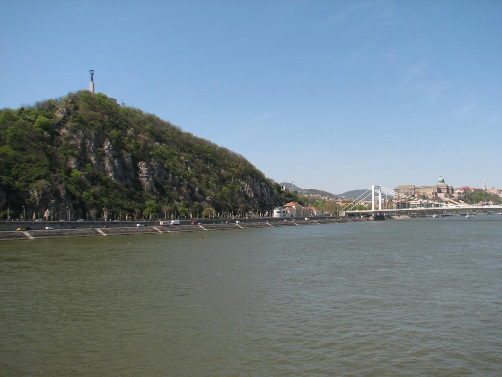 Central Danube Apartment Budapeste Quarto foto